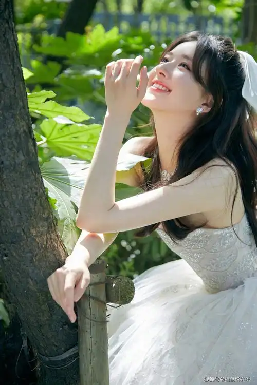 没想到戏外的赵露思竟然就是百分百的甜美女孩