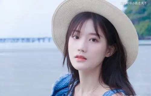 陈意涵海边可爱写真