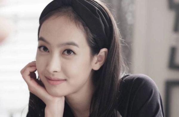 娱乐圈女明星唐嫣孙俪宋茜没有刘海的发型为何让人直呼辣眼睛?