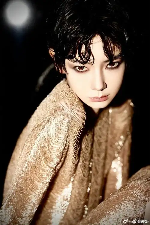 戚薇湿发油头贴头皮造型##戚薇湿发油头