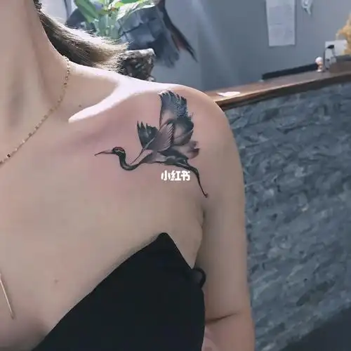 简直不要太美#重庆纹身  #女生纹身  #锁骨纹身