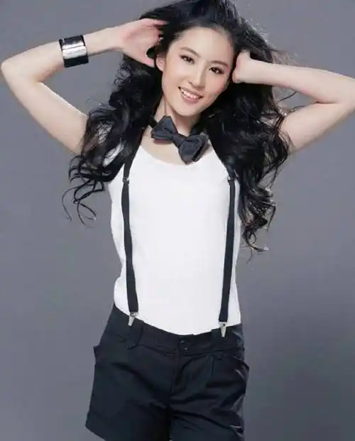 又让人赞叹:刘亦菲不仅古装甜美仙气,现代装也这么优雅好看,接下来