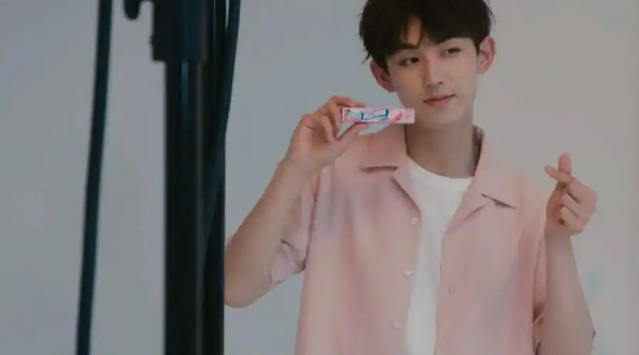 微信搜索 【芝士奶盖开个店】小程序,立即get辰哥同款"掌上迷你奶茶店