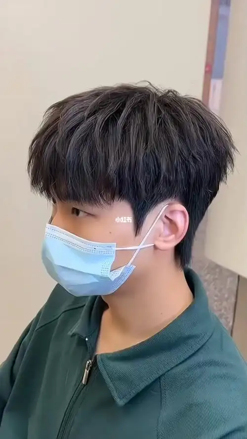 凌乱感男生碎盖发型!