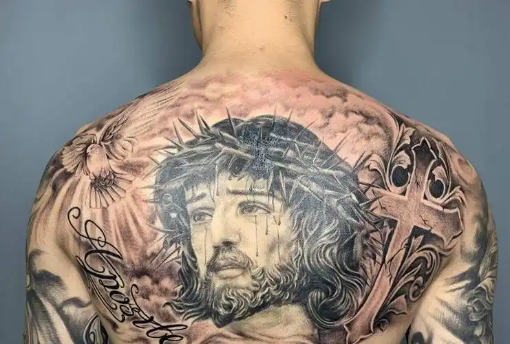 耶稣半背纹身纹身图片_背部欧美写实耶稣纹身图案(2)_广东省广州市