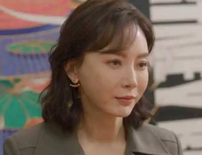 46岁陈数新剧播出,脸僵浮肿似蜡像,整容后遗症出来了_脸部_变化_科技