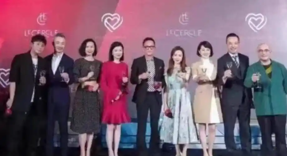 一场生日宴,"撂倒"6位主持人,劣迹斑斑的周正毅什么来头?