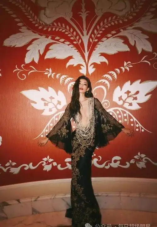 30岁钟楚曦魔鬼身材性感尤物网友看完惊呼太美了快窒息了