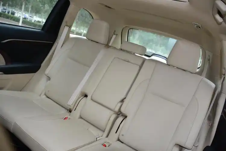 汉兰达2.0t 手自一体 四驱 至尊版 7座后排座椅