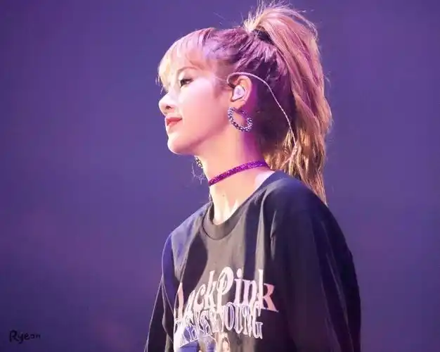 30多张blackpink lisa的侧脸图片 lisa惊艳侧颜照有多美?