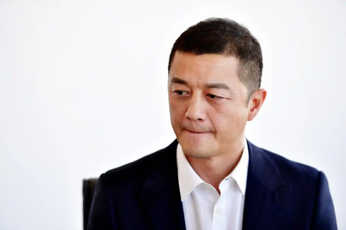 一份涉及4000万元的判决,让李亚鹏重回聚光灯下.