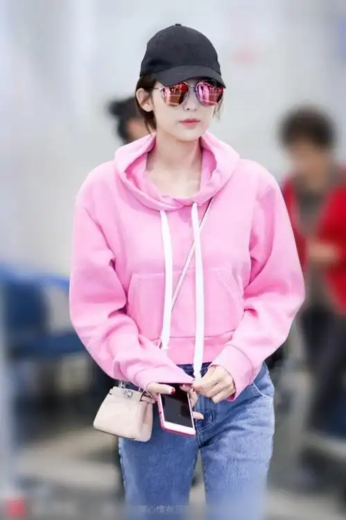 秋新款明星古力娜扎机场同款粉色连帽卫衣女短款宽松套头上衣8863
