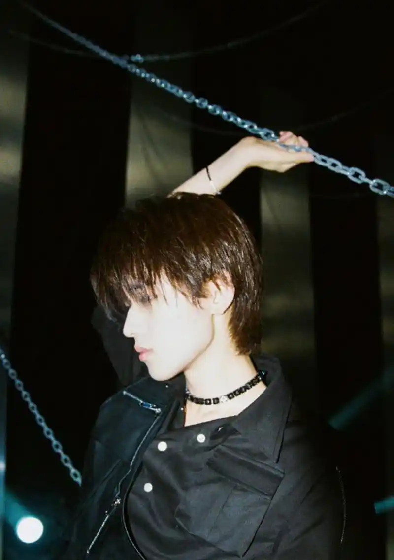 宋亚轩你好帅,你的每一张照片都是英俊,潇洒,有风度,你是全世界最帅的