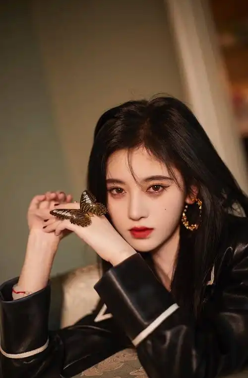 风华有眠从欧泊1997转采于2021-12-13 16:00:36鞠婧祎女 美颜暴击风华