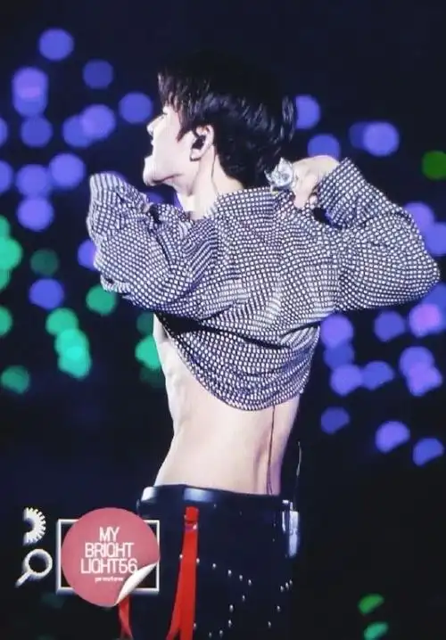 减肥很难吗来看看伯贤的腹肌他能做到的你也能做到