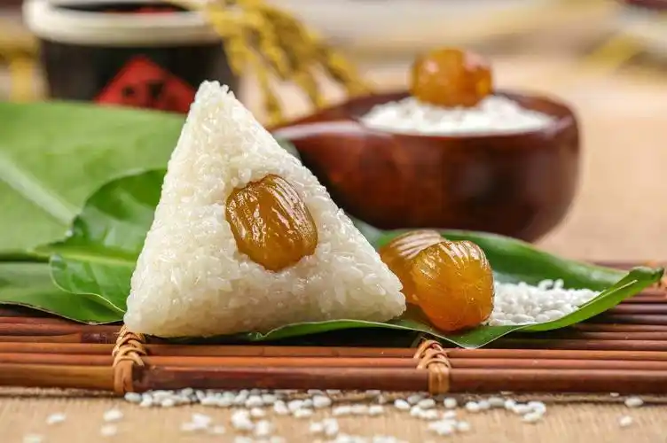 无锡人端午节吃粽子,最讲究的就是亲手制作.