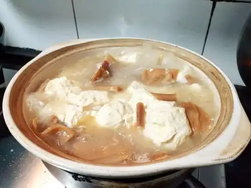 腊肉豆腐炖笋干