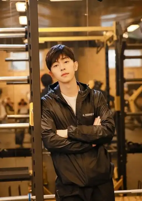 邓伦壁纸温暖如你宠粉第一笑容酥麻