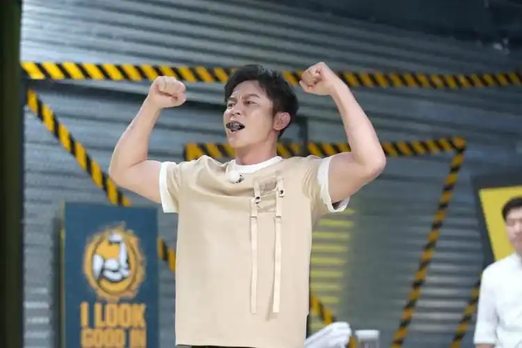 "大黑牛"李晨展示绝技,魅力指数爆表