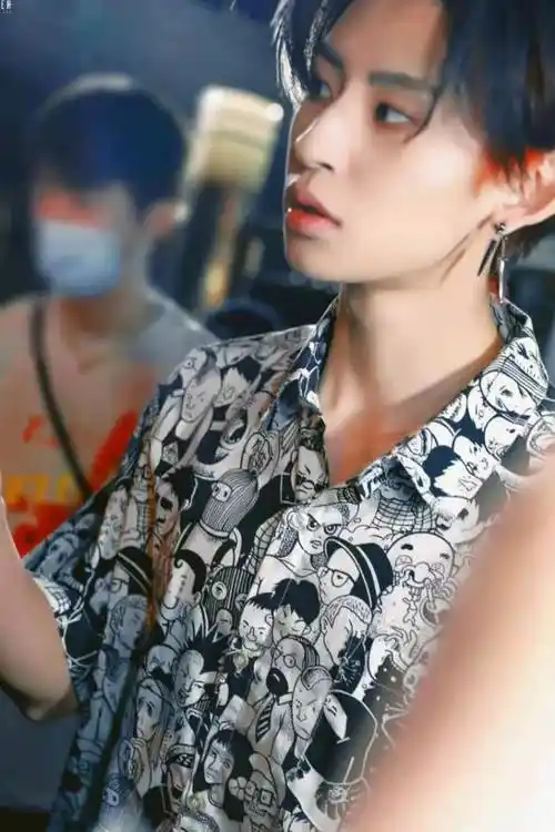 哇塞,小鬼王琳凯超级棒啊!各种表现真的太惊艳了,又帅又酷,好喜欢!