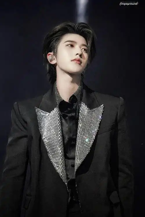 蔡徐坤#被霜打过的玫瑰依旧耀眼95  03蔡徐坤 cxk 蔡徐坤帅气