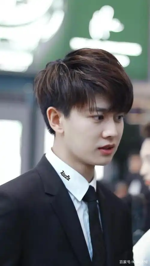 任嘉伦的每一个造型,穿什么都太好看了,简直是太帅气了