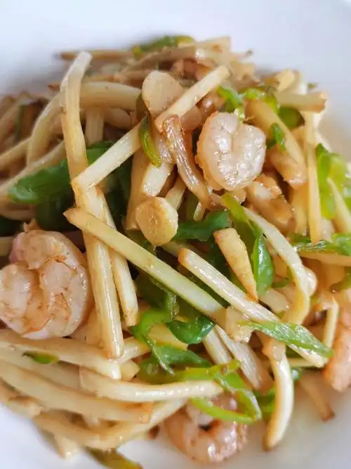 笋丝青椒虾仁简单的美味