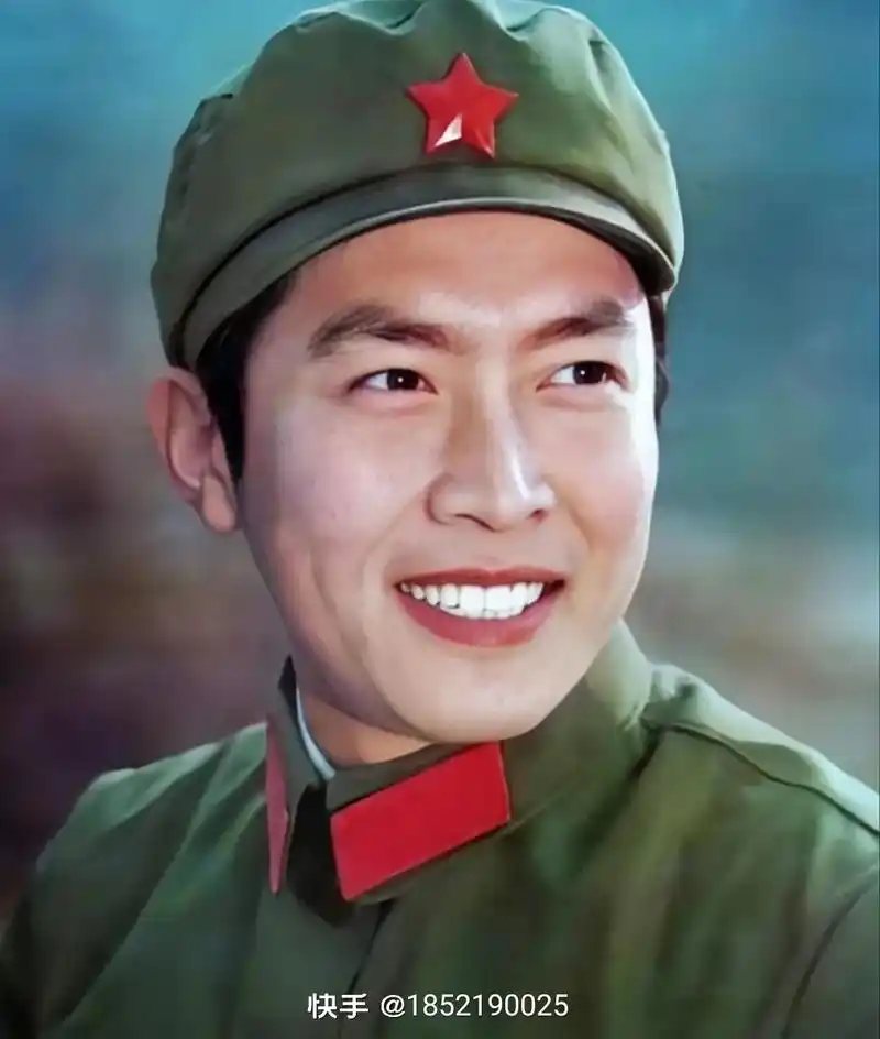 男明星军装照片 - 抖音