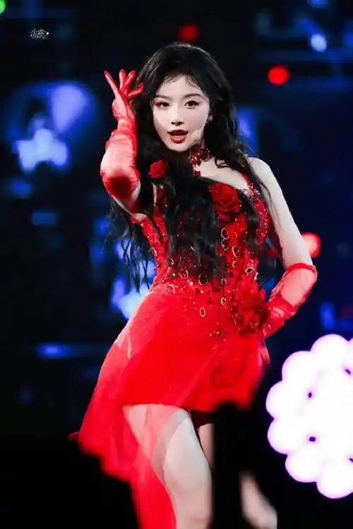 孔雪儿舞台上的红玫瑰