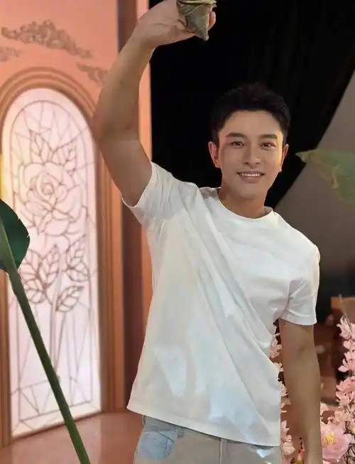 贾乃亮被爆料有恋情,新女友疑似演员气质状态跟李小璐不相上下_美女