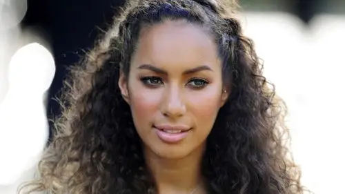 leona lewis 02 wallpaper - 2560x1440