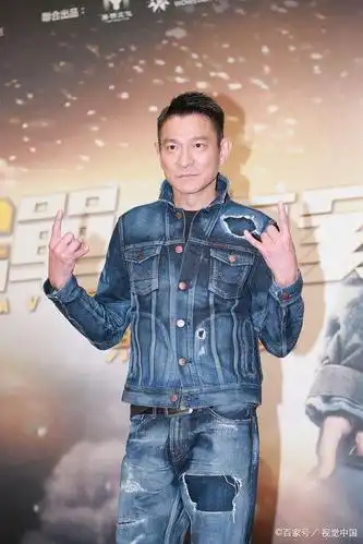 刘德华一身牛仔,男神魅力不减,与刘青云相隔17年再飙演技