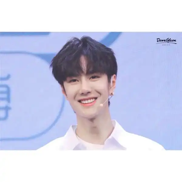 梦惜/爱豆~王一博背景/素质拿图_微信头像_我要个性网