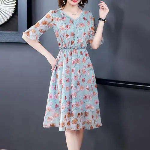 35岁长裙女装气质碎花过膝妈妈夏裙新款台湾中老年女装
