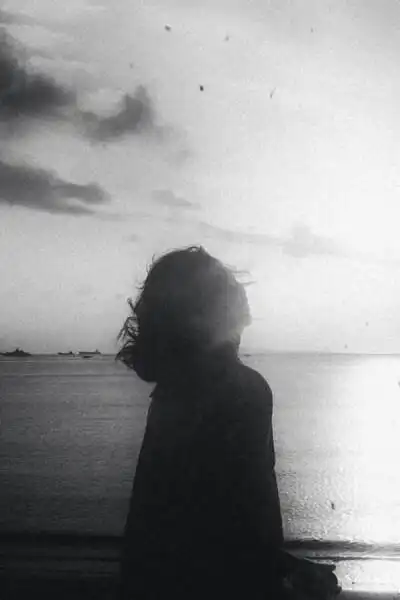 女生头像 个性 黑白壁纸