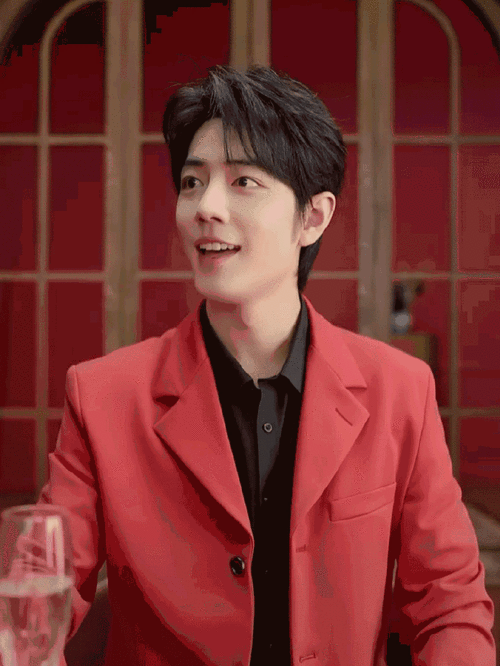 真是秀色可餐,好看无敌啊～～全世界穿红色最好看的人#肖战新年红西装