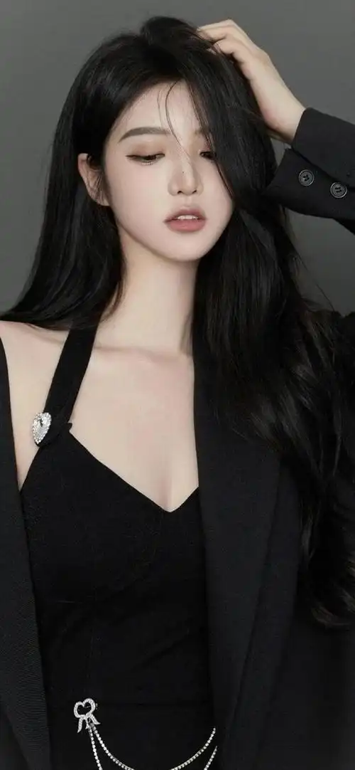 成熟稳重显瘦小黑裙系列美女手机壁纸分享