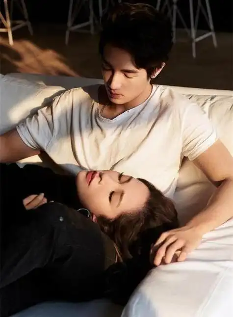 萧亚轩前男友黄皓回应传闻承认结婚且已有幸福新篇章