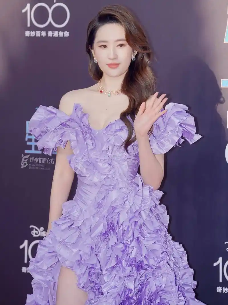 刘亦菲仙女下凡礼服惊艳