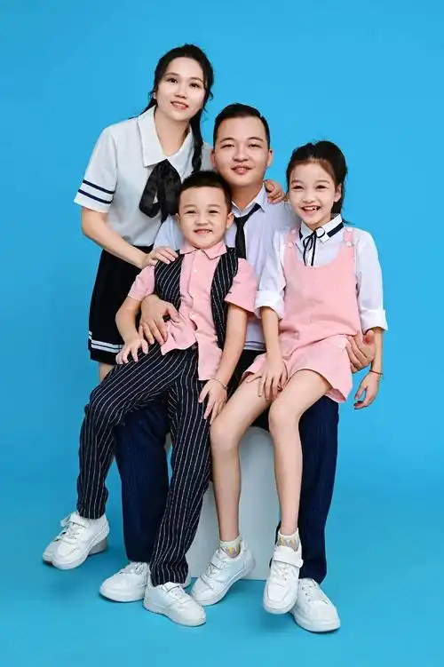 一家四口 #儿女双全此生足矣 你和我变成了我们,到现在一家 - 兑趑