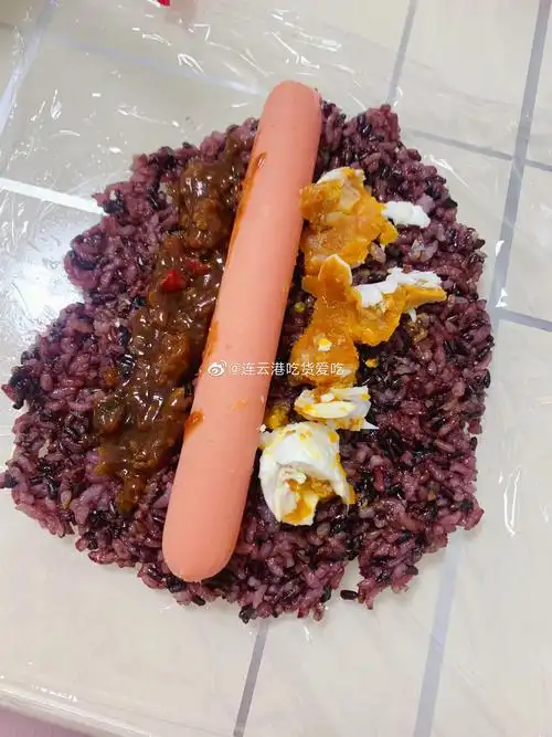 昨晚做的肉酱,就为了今早的糍饭