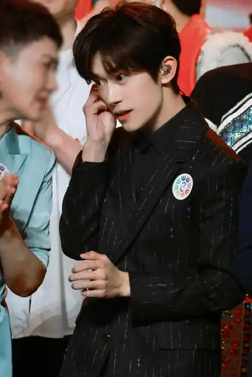 易烊千玺不辞星海舞台