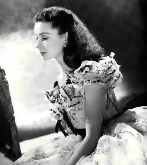 还有另一位风华不让赫本的英伦美人——费雯丽