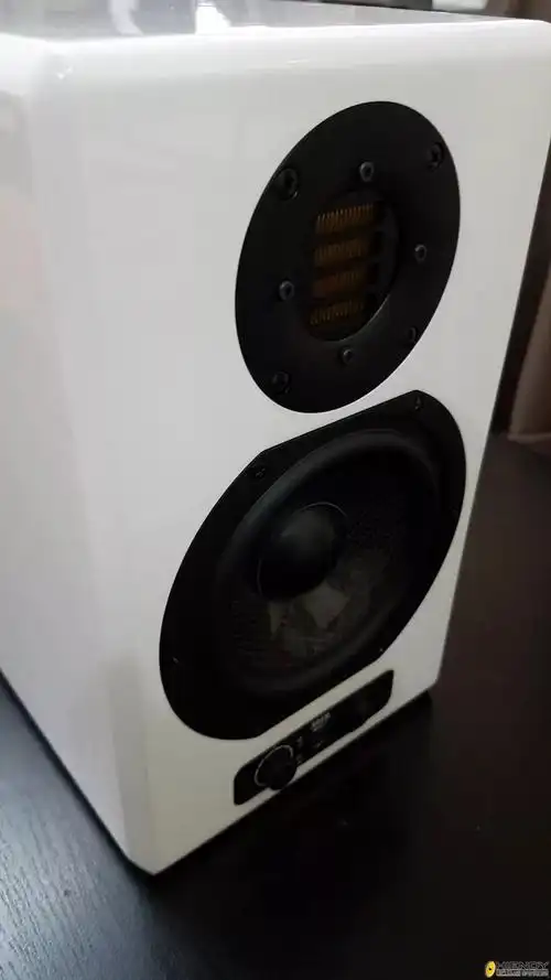 adamartist5测评报告万元内解释力超常的监听音箱