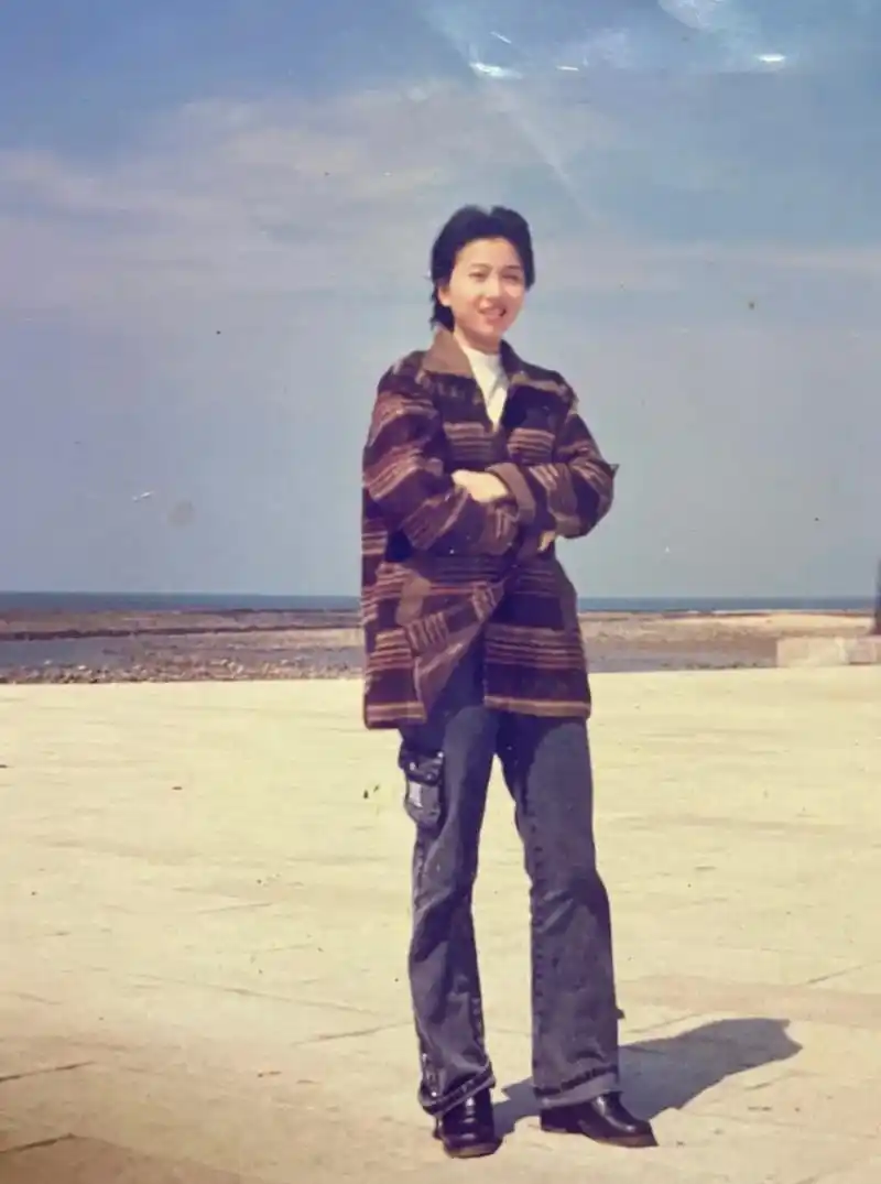 妈妈旧照片 虽然.但是 我觉得我妈年轻的时候也是很多人的 - 抖音