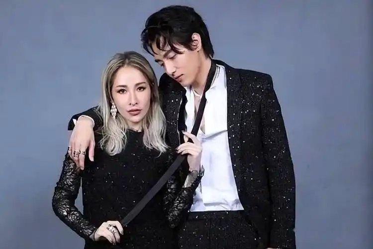 萧亚轩:前男友结婚了,新娘不是她_黄皓_男人_声明