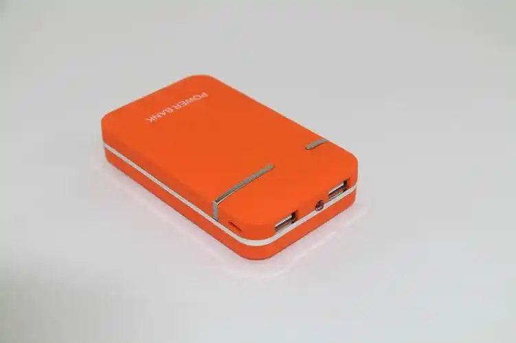 直销吉之晟3节18650锂电池带显示带照明灯7800mah移动电源充电宝