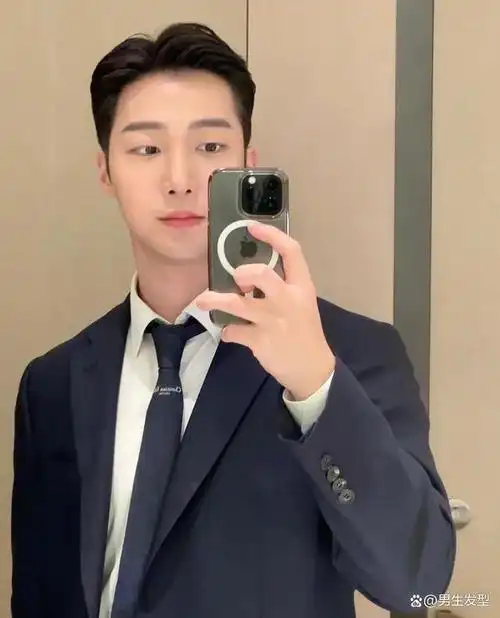 男生的发型款式虽然不是那么多,但是还是有很多造型可以去尝