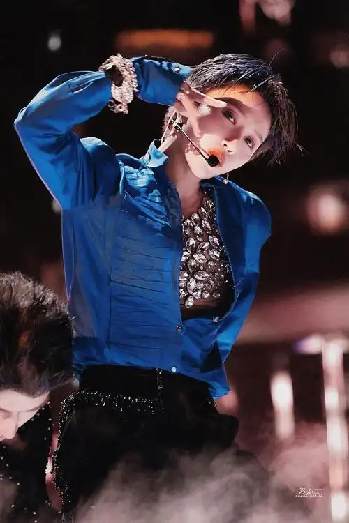 刘雨昕ofcourse练习室慵懒性感无人生还