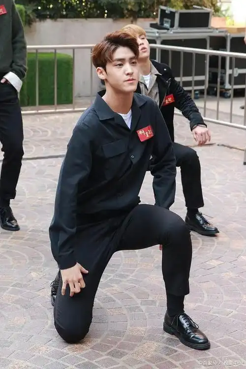 黄旭熙要回归了?sm娱乐高层独贴他照片 粉丝都气炸:真的疯了